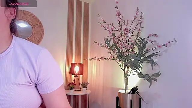 Snapshot of Antonellachic73 chatting on September 15, 2025, 8:53 pm Antonellachic73 online show from September 15, 2025, 8:53 pm