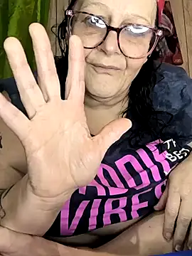 Snapshot of davisdesires@xh chatting on December 27, 2024, 2:01 pm davisdesiresxh online show from December 27, 2024, 2:01 pm