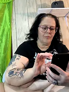 Snapshot of davisdesires@xh chatting on January 9, 2025, 3:34 pm davisdesiresxh online show from January 9, 2025, 3:34 pm