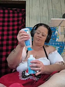 Snapshot of davisdesires@xh chatting on September 26, 2025, 2:43 pm davisdesiresxh online show from September 26, 2025, 2:43 pm