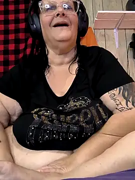 Snapshot of davisdesires@xh chatting on October 3, 2025, 2:14 pm davisdesiresxh online show from October 3, 2025, 2:14 pm
