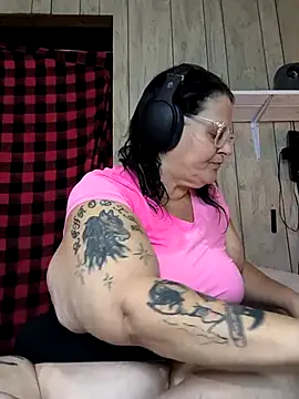 Snapshot of davisdesires@xh chatting on October 9, 2025, 2:26 pm davisdesiresxh online show from October 9, 2025, 2:26 pm