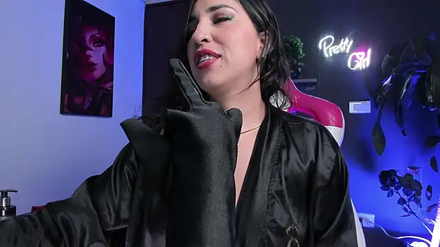 Katiehill 1 online show from December 13, 2025, 7:53 pm