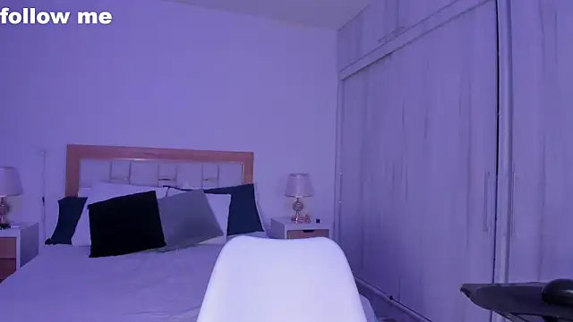 mia hank online show from February 24, 2025, 11:43 am