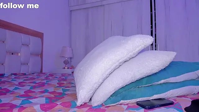 mia hank online show from February 25, 2025, 2:44 pm