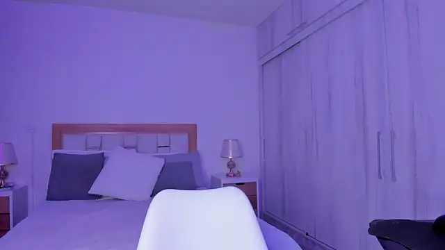 mia hank online show from March 13, 2025, 11:51 am