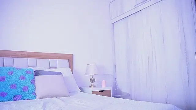 mia hank online show from November 26, 2025, 11:44 am