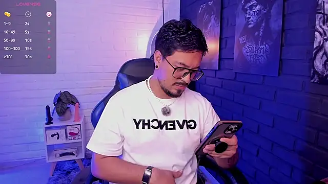 DaviidEvans  online show from June 10, 2026, 6:12 am