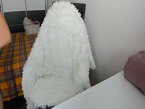 Snapshot of MeliEva chatting on November 3, 2025, 9:43 am MeliEva online show from November 3, 2025, 9:43 am