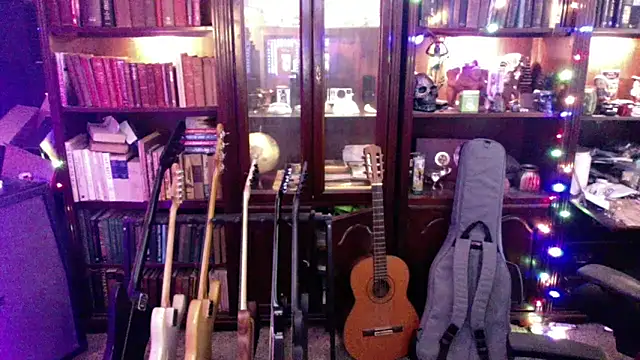 Snapshot of BeardedBear999 chatting on September 8, 2025, 3:11 pm BeardedBear999 online show from September 8, 2025, 3:11 pm