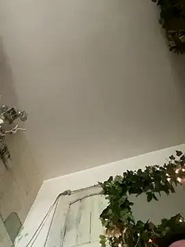 Tomthelong online show from October 6, 2025, 5:54 pm