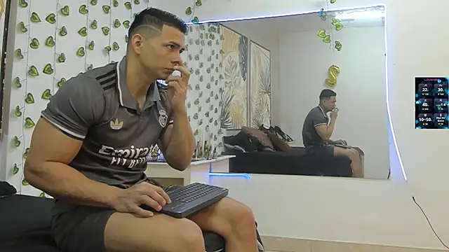 ChoreyTaiylor online show from November 15, 2025, 2:46 pm