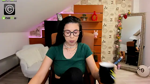 EmillyTaylor online show from November 6, 2025, 4:57 am