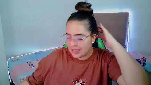 Snapshot of _alicia_z chatting on February 7, 2025, 7:49 pm alicia z online show from February 7, 2025, 7:49 pm