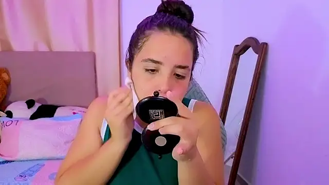 Snapshot of _alicia_z chatting on February 18, 2026, 5:03 am alicia z online show from February 18, 2026, 5:03 am