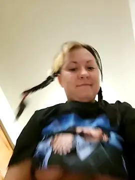 Snapshot of ImpressYouDaily chatting on February 24, 2026, 1:09 pm ImpressYouDaily online show from February 24, 2026, 1:09 pm