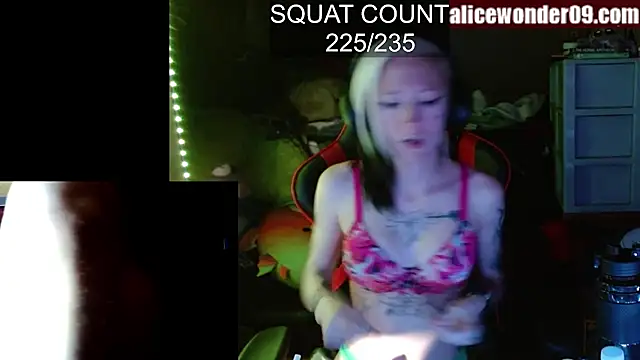 alicewonder09 online show from March 19, 2025, 2:59 am