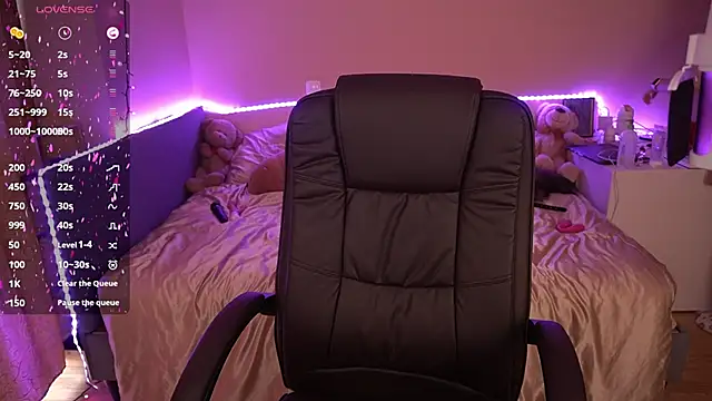 Snapshot of AmandaFiree chatting on February 12, 2025, 10:03 am AmandaFiree online show from February 12, 2025, 10:03 am