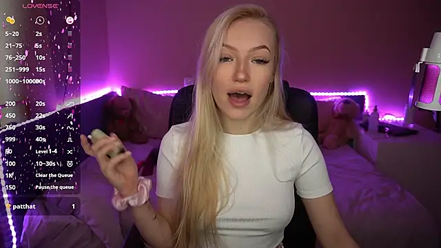 Snapshot of AmandaFiree chatting on February 24, 2025, 7:33 am AmandaFiree online show from February 24, 2025, 7:33 am