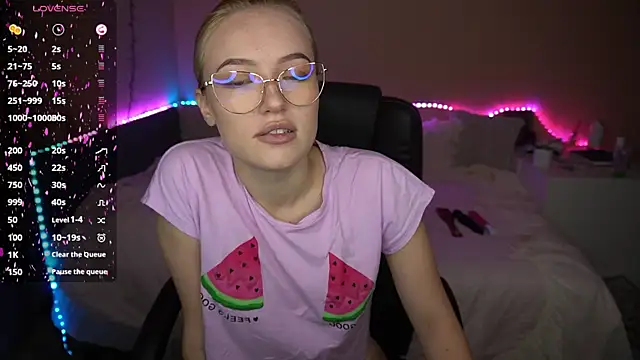 Snapshot of AmandaFiree chatting on October 3, 2025, 4:42 am AmandaFiree online show from October 3, 2025, 4:42 am