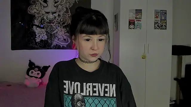 t0riayun0 online show from January 20, 2025, 9:22 pm