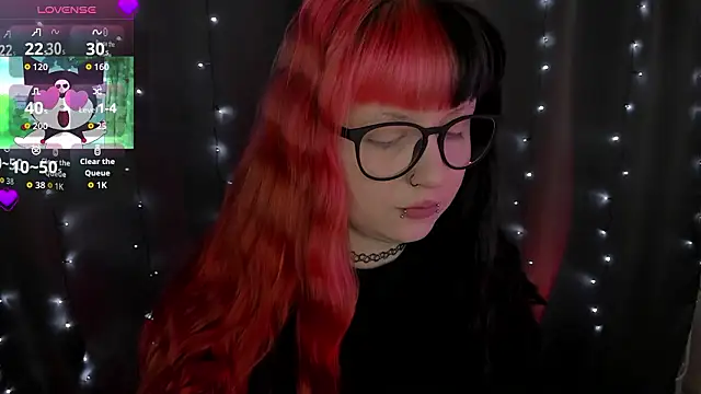 t0riayun0 online show from February 9, 2026, 7:40 pm