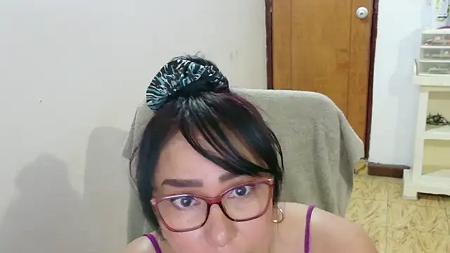Snapshot of hottplay chatting on October 26, 2025, 3:18 pm hottplay online show from October 26, 2025, 3:18 pm