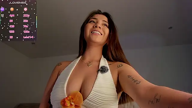 sara cruz011 online show from February 17, 2026, 9:32 pm