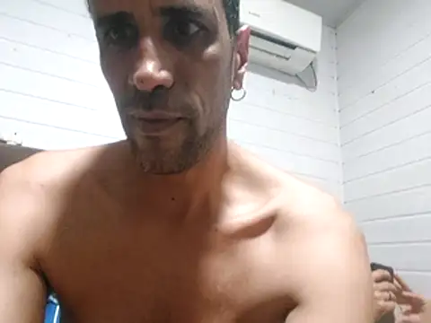 Hotcasados69 online show from February 24, 2026, 6:11 am