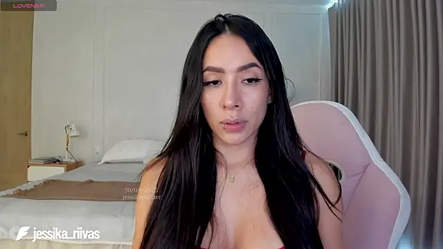 jessikapalmer online show from October 6, 2025, 4:04 pm