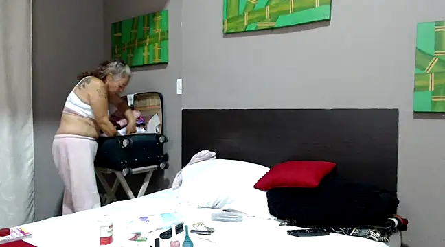 Snapshot of marinadenoche chatting on February 15, 2025, 12:37 am marinadenoche online show from February 15, 2025, 12:37 am