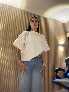 Sarasanders 4 online show from February 23, 2026, 4:43 am