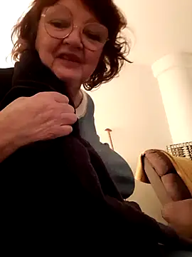 Snapshot of sheerazade chatting on December 4, 2024, 10:51 pm sheerazade online show from December 4, 2024, 10:51 pm