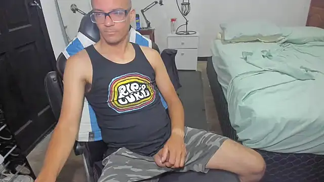 guachin hunk online show from January 7, 2025, 3:14 am