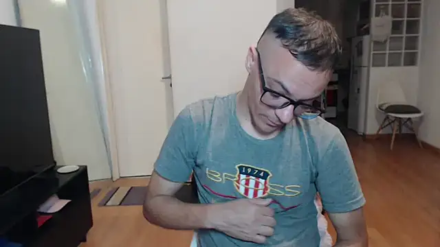 Snapshot of guachin_hunk chatting on May 14, 2026, 3:24 am guachin hunk online show from May 14, 2026, 3:24 am