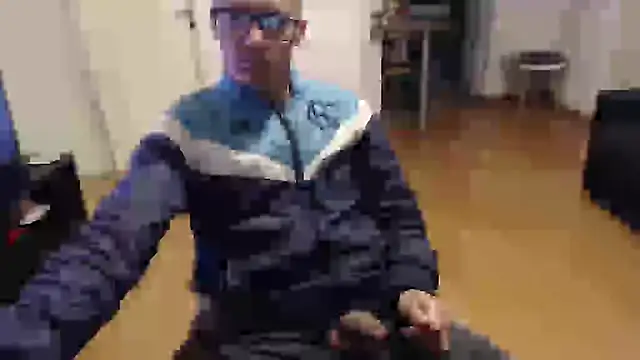 Snapshot of guachin_hunk chatting on May 24, 2026, 8:14 pm guachin hunk online show from May 24, 2026, 8:14 pm