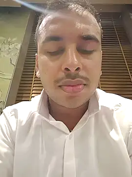 Snapshot of vishnuvinod_india chatting on November 5, 2025, 1:55 pm vishnuvinod india online show from November 5, 2025, 1:55 pm