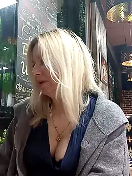 Snapshot of Arina_smiles chatting on March 15, 2025, 7:16 pm Arina smiles online show from March 15, 2025, 7:16 pm