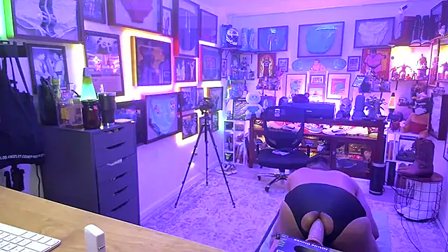 Snapshot of Briefs_bud chatting on February 8, 2025, 4:25 am Briefs bud online show from February 8, 2025, 4:25 am