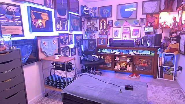 Snapshot of Briefs_bud chatting on March 6, 2025, 6:08 am Briefs bud online show from March 6, 2025, 6:08 am