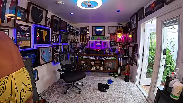 Snapshot of Briefs_bud chatting on September 13, 2025, 3:56 pm Briefs bud online show from September 13, 2025, 3:56 pm