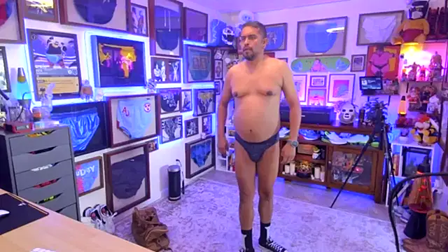 Snapshot of Briefs_bud chatting on November 27, 2025, 8:11 pm Briefs bud online show from November 27, 2025, 8:11 pm