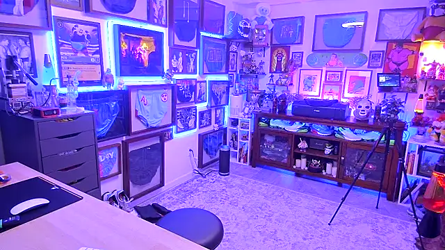 Snapshot of Briefs_bud chatting on November 30, 2025, 3:32 am Briefs bud online show from November 30, 2025, 3:32 am