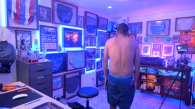 Snapshot of Briefs_bud chatting on December 1, 2025, 5:12 am Briefs bud online show from December 1, 2025, 5:12 am