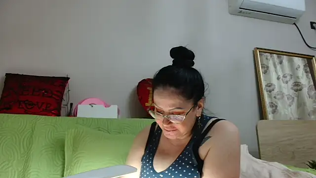 x  KHALEESI  x online show from January 24, 2025, 6:04 pm