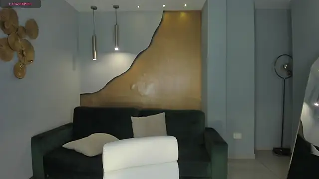 NiaHolland online show from October 11, 2025, 5:55 pm