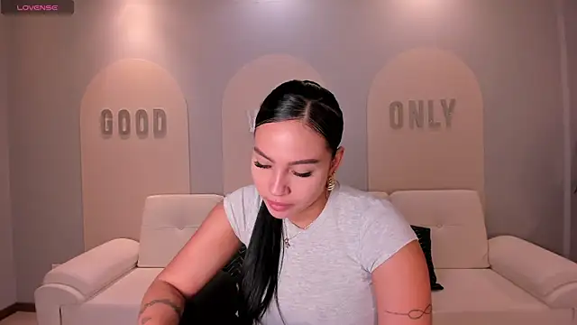Snapshot of MollyJones_ chatting on June 17, 2026, 7:26 pm MollyJones online show from June 17, 2026, 7:26 pm