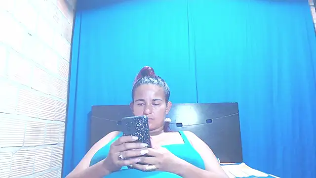 Snapshot of isabella_dirty69 chatting on January 16, 2025, 8:33 am isabella dirty69 online show from January 16, 2025, 8:33 am