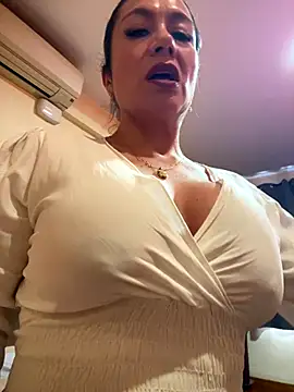 Snapshot of angelitasexy81 chatting on October 3, 2025, 9:06 am angelitasexy81 online show from October 3, 2025, 9:06 am