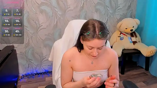 Kitty8meow online show from February 12, 2025, 7:44 am